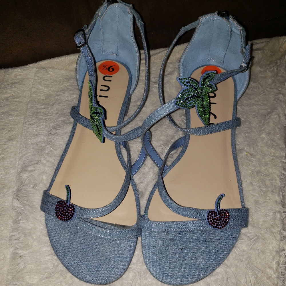 Unisa shoes